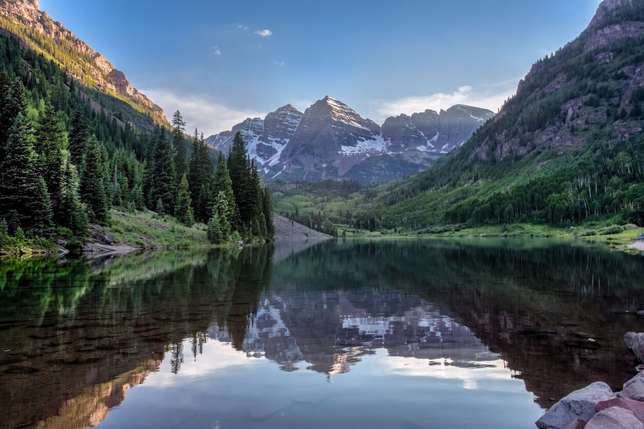 Maroon Bells near Aspen, Colorado. Photo Credit: grandriver (iStock).